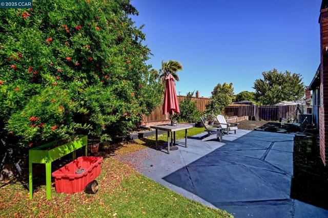 3189 Fitzpatrick Dr, Concord CA: https://media.crmls.org/mediaz/8cc4d6c6-95e3-4275-b44f-ec68b5259321.jpg