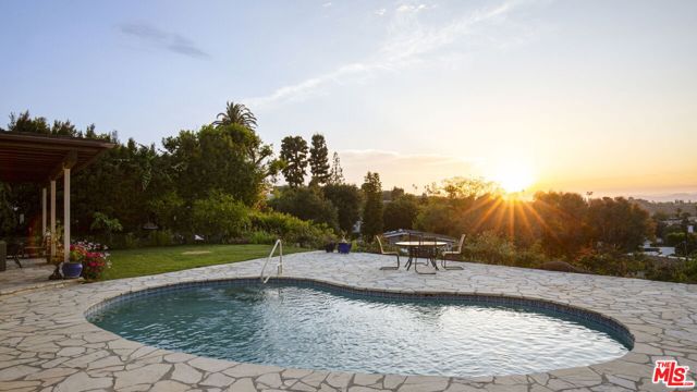 16303 Mandalay Drive, Encino CA: https://media.crmls.org/mediaz/8cc4f733-98cf-4c5d-bdf8-33a51039d7d3.jpg