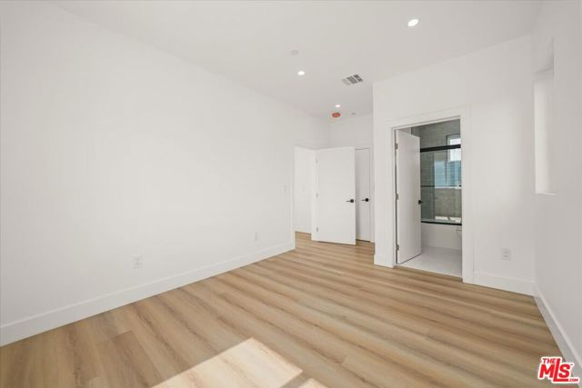 910 N Hudson Avenue, Los Angeles CA: https://media.crmls.org/mediaz/8cc530d8-2714-46be-b091-3e454032c56f.jpg