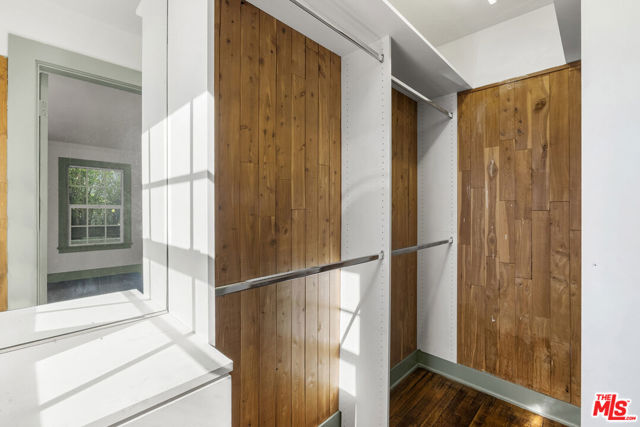 803 N Rexford Drive, Beverly Hills CA: https://media.crmls.org/mediaz/8cc54a34-cab1-4859-9a7a-6be9eb61d249.jpg