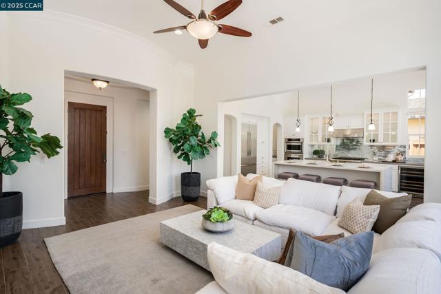 3467 Cashmere Street, Danville CA: https://media.crmls.org/mediaz/8cc5626c-73a3-418c-9e92-455f5b41bd11.jpg