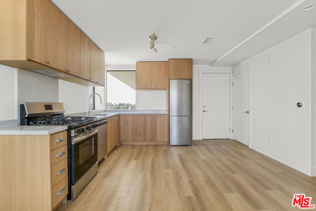 1822 Overland Avenue, Los Angeles CA: https://media.crmls.org/mediaz/8cc59345-03ad-4dcf-9ab6-2a81fdeab191.jpg