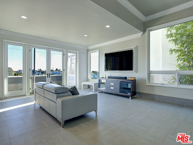 7800 Veragua Drive, Playa del Rey CA: https://media.crmls.org/mediaz/8cc62d29-d570-43e2-87b8-aa44acc7f18a.jpg