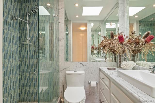 6455 La Jolla Blvd., La Jolla CA: https://media.crmls.org/mediaz/8cc63e07-3a5b-4e82-8e60-c521dfb96328.jpg