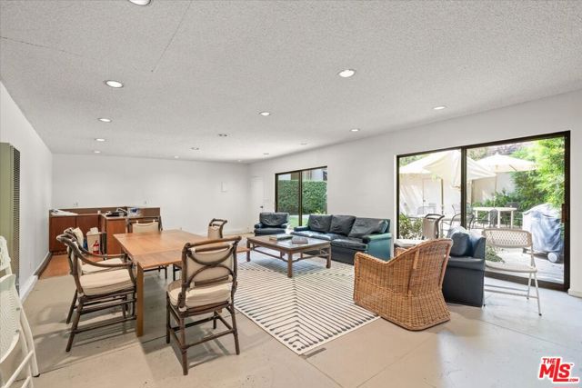 80 S Grand Avenue, Pasadena CA: https://media.crmls.org/mediaz/8cc67544-44c0-4456-8148-2a47d34e1875.jpg