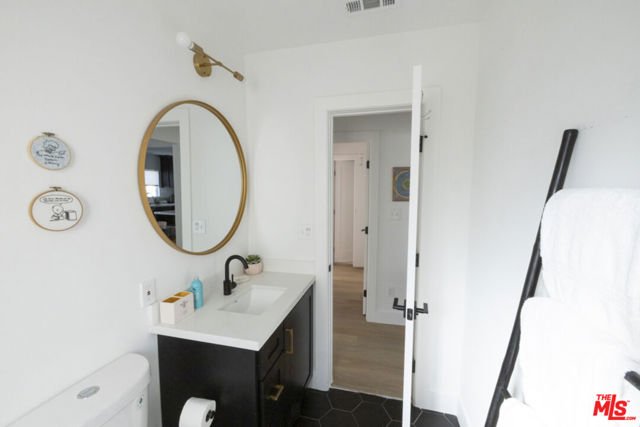 929 ALPHA Street, Inglewood CA: https://media.crmls.org/mediaz/8cc67fa3-6e29-42e9-8655-02df8b1f6d97.jpg