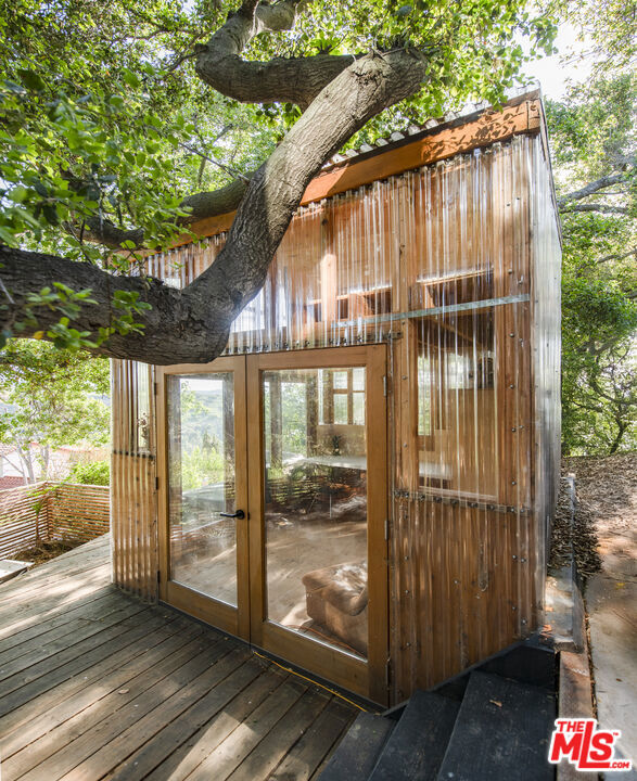 21960 Cereza Way, Topanga CA: https://media.crmls.org/mediaz/8cc68215-4078-432b-a23b-fabb1f02f9f2.jpg