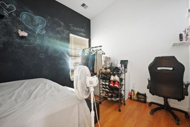 1261 South Street, Hollister CA: https://media.crmls.org/mediaz/8cc69e28-0b0d-4005-8f9b-0c529ab55fc6.jpg