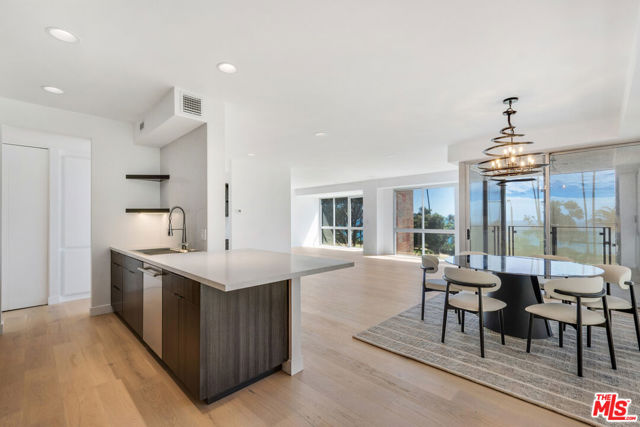 515 Ocean Avenue, Santa Monica CA: https://media.crmls.org/mediaz/8cc7580d-1bc5-4d8f-a6b0-29ae9cde61f5.jpg