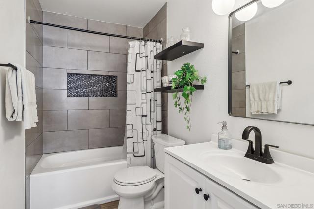 2044 Siegle Dr, Lemon Grove CA: https://media.crmls.org/mediaz/8cc77817-7518-42e6-8acc-705751657e98.jpg