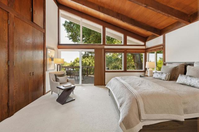 10605 Berkshire Drive, Los Altos Hills CA: https://media.crmls.org/mediaz/8cc7d5e7-9360-4b6e-942b-0f99bed2e629.jpg