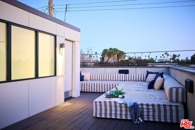 746 Brooks Avenue, Venice CA: https://media.crmls.org/mediaz/8cc8168c-86c3-41d6-869b-3a021ddcd284.jpg