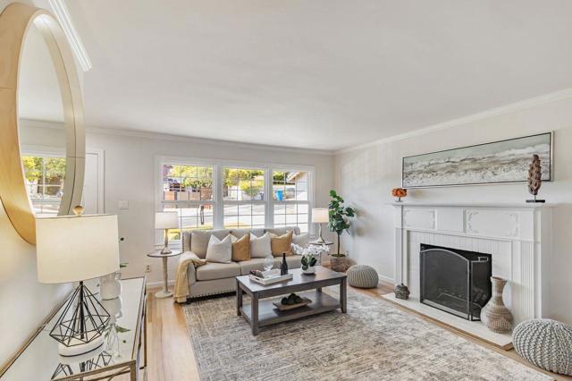 833 Alameda De Las Pulgas, Belmont CA: https://media.crmls.org/mediaz/8cc86b55-6ceb-47bc-8d85-d74df35b599c.jpg