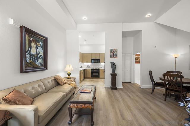 525 11th Avenue, San Diego CA: https://media.crmls.org/mediaz/8cc86ef0-3139-4ba3-8ccd-7c173516262b.jpg