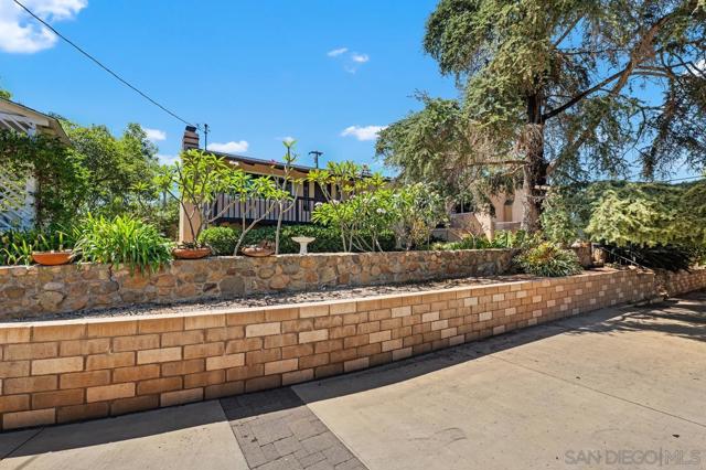 4744 Resmar Rd, La Mesa CA: https://media.crmls.org/mediaz/8cc8a89a-b896-4bd3-9d25-bc7680ceb488.jpg