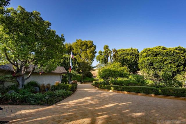 5553 Scenic View Dr, Yorba Linda CA: https://media.crmls.org/mediaz/8cc8b3f3-99c2-47bb-8c19-dab3c25767d1.jpg