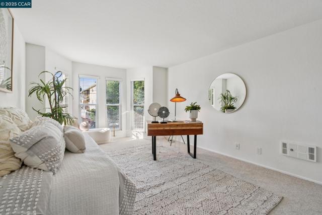 500 Vernon, Oakland CA: https://media.crmls.org/mediaz/8cc920e2-120d-4b08-ad8f-131f999ea781.jpg