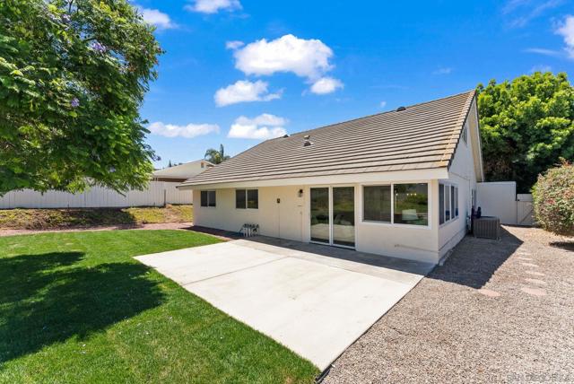 11412 Lucera Pl, San Diego CA: https://media.crmls.org/mediaz/8cc94fe7-b130-49ec-9033-3b4d56249cdd.jpg