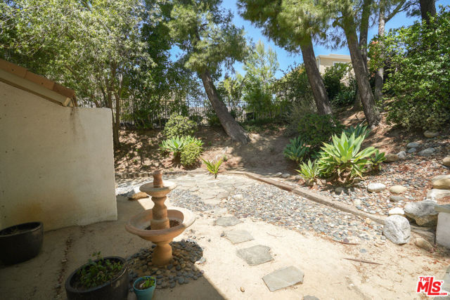 19616 Pine Valley Avenue, Porter Ranch CA: https://media.crmls.org/mediaz/8cc989c4-d792-4c5c-a3ac-5e5f7eaabe98.jpg
