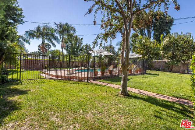 17336 Marilla Street photo 27