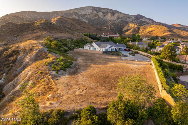4221 Goldstone Lane, Simi Valley CA: https://media.crmls.org/mediaz/8cc9f16e-c132-4b0b-8ad2-cf327f14dd3a.jpg