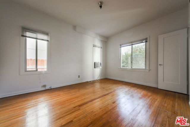 224 S Gale Drive, Beverly Hills CA: https://media.crmls.org/mediaz/8cca4207-283c-4c68-bf6a-205b22c576fe.jpg