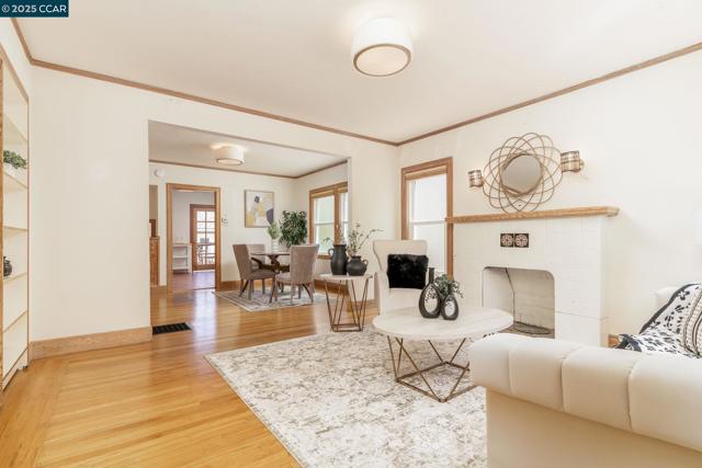 837 San Carlos Ave, Albany CA: https://media.crmls.org/mediaz/8cca55ec-a391-4260-8d30-a58f6157fbe5.jpg