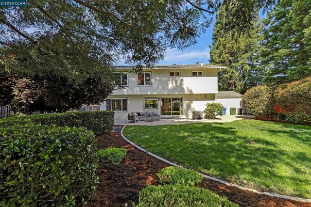 222 Scotts Mill Ct, Danville CA: https://media.crmls.org/mediaz/8cca8134-4788-4d77-b3ae-f5916fa5fa84.jpg