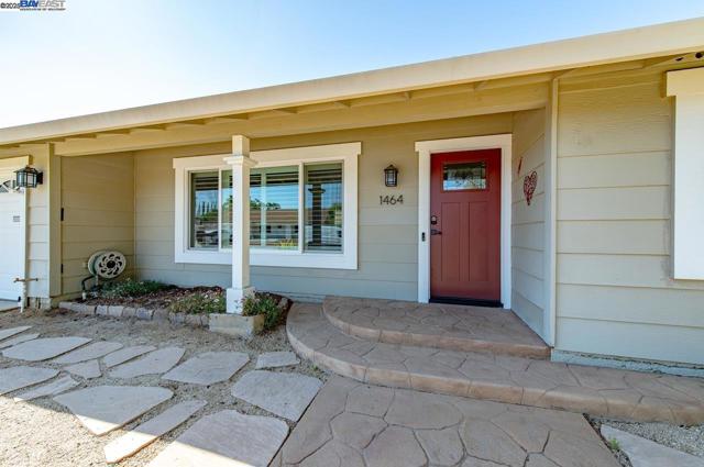 1464 Windsor Way, Livermore CA: https://media.crmls.org/mediaz/8ccad176-3ca1-457a-bc85-072cd351b013.jpg