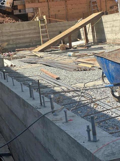 2004 Mezes Avenue, Belmont CA: https://media.crmls.org/mediaz/8ccadd55-5dc4-4a82-8fac-38498fa47f03.jpg