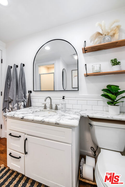 5711 Colbath Avenue, Valley Glen CA: https://media.crmls.org/mediaz/8ccae1ad-692d-4a04-8cd8-333b1d6dded3.jpg