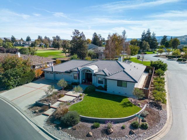 640 S Ridgemark Drive, Hollister CA: https://media.crmls.org/mediaz/8ccb0e26-faaf-4c23-8f17-27417f82b4b0.jpg