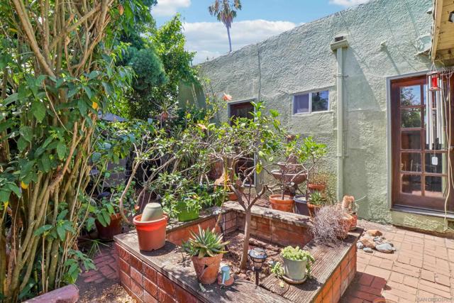 3055 Suncrest Dr, San Diego CA: https://media.crmls.org/mediaz/8ccb553a-083d-4f14-bf6a-b89154b1ea47.jpg