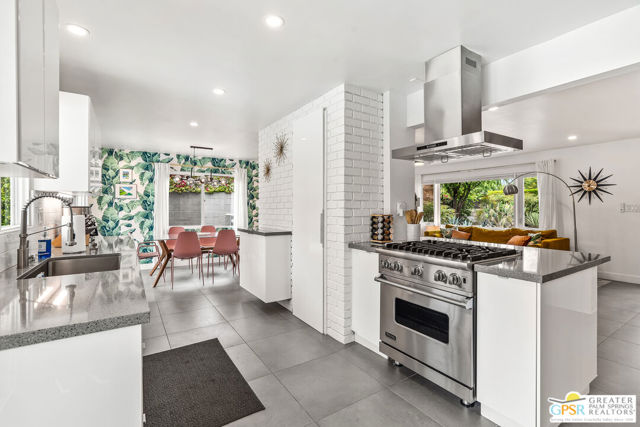 281 E Ocotillo Avenue, Palm Springs CA: https://media.crmls.org/mediaz/8ccb793b-68e3-459b-b86e-bb840ddf129a.jpg