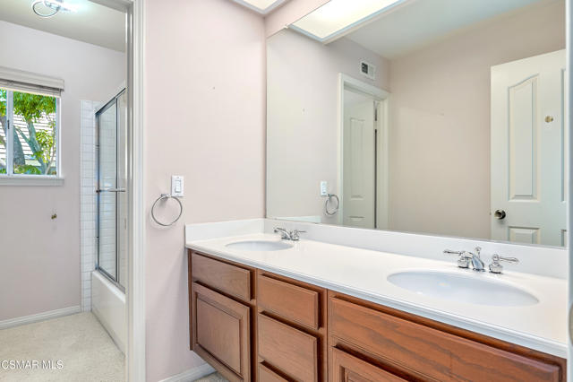 3041 Three Springs Drive, Westlake Village CA: https://media.crmls.org/mediaz/8ccc1682-7886-4f64-8f2e-6abea88fd48b.jpg