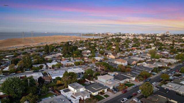 609 Fallon Avenue, San Mateo CA: https://media.crmls.org/mediaz/8ccc783f-1b5f-46fe-afc9-300f827367eb.jpg