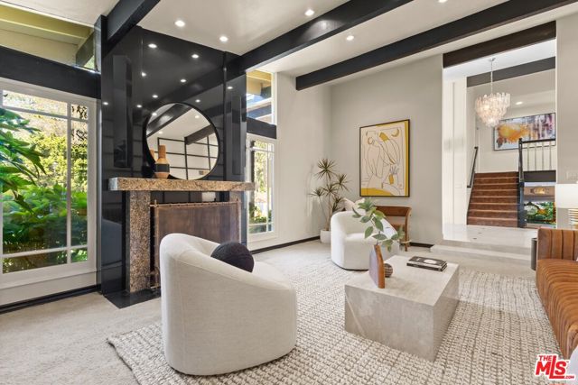 4040 Coldstream Terrace, Tarzana CA: https://media.crmls.org/mediaz/8ccd12ac-0bf6-4603-a0ef-608b53802e30.jpg