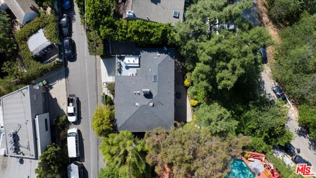 8809 Appian Way, Los Angeles CA: https://media.crmls.org/mediaz/8ccd52c6-9e98-49a6-84c4-25299c047be5.jpg