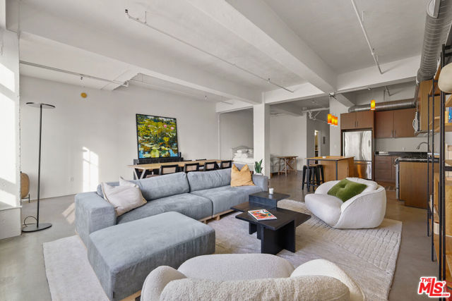 849 S Broadway, Los Angeles CA: https://media.crmls.org/mediaz/8ccd81f9-f307-4939-bc21-5b430b36b455.jpg