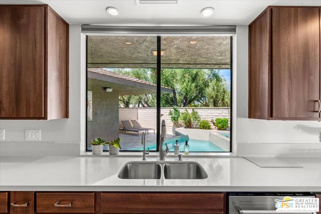 59 Cornell Drive, Rancho Mirage CA: https://media.crmls.org/mediaz/8cce0faf-35c9-4b04-9603-7dc06fc2d245.jpg