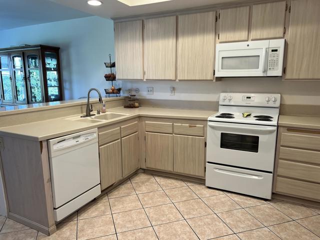 Detail Gallery Image 3 of 15 For 4710 Birchwood Cir, Carlsbad,  CA 92008 - 3 Beds | 2/1 Baths