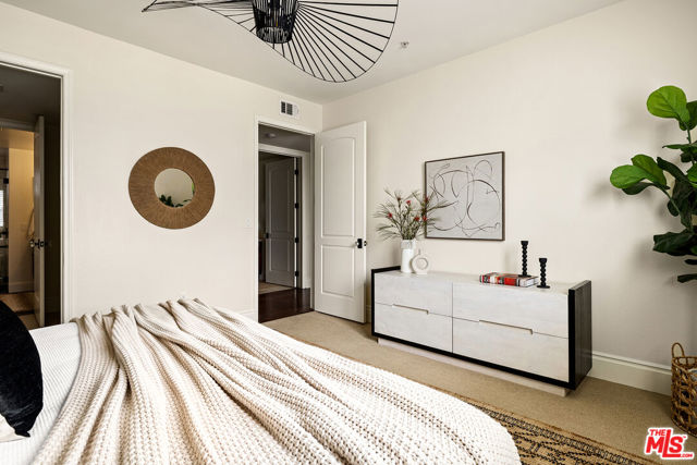 1023 Wilcox Avenue, Los Angeles CA: https://media.crmls.org/mediaz/8ccea3f8-11d1-4071-8d73-f590fe404eda.jpg