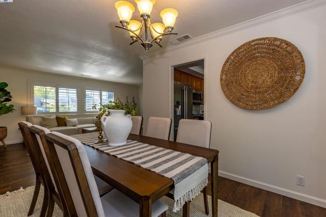702 Sylvaner Dr, Pleasanton CA: https://media.crmls.org/mediaz/8ccece5e-6e2b-4a4f-a8d3-7d3625de69eb.jpg