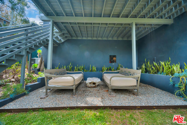 380 Tamarac Drive, Pasadena CA: https://media.crmls.org/mediaz/8ccef773-0f4d-49a6-a8cc-eb373517771e.jpg