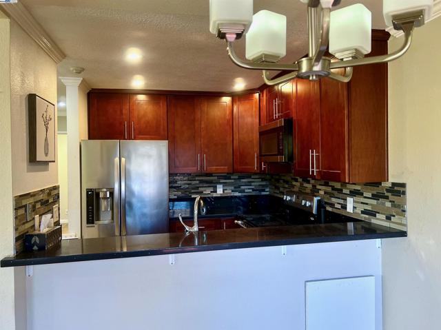 276 Galano Plz, Union City CA: https://media.crmls.org/mediaz/8ccf0e5f-1841-4c68-a025-3bf86fc51c46.jpg
