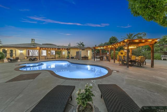 Detail Gallery Image 1 of 1 For 1508 Sequoia Ln, Vista,  CA 92081 - 4 Beds | 5/1 Baths