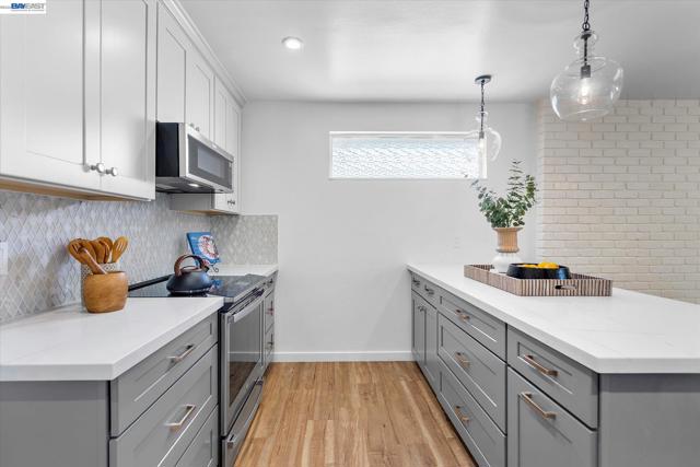 Image 14 of 46 For 831 Casanova Dr