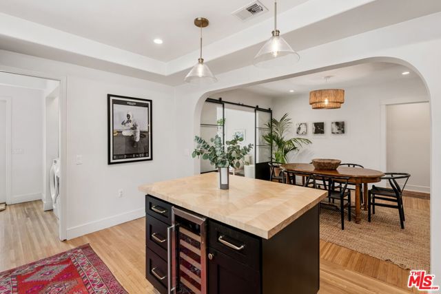 555 N Irving Boulevard, Los Angeles CA: https://media.crmls.org/mediaz/8ccfbc39-745b-48e8-ac6a-dc224631d2cf.jpg