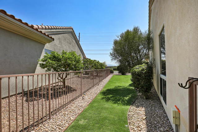 78810 78810 Sunrise Mountain View, Palm Desert CA: https://media.crmls.org/mediaz/8ccfc64f-cf99-43ac-898c-1f012ac8e436.jpg
