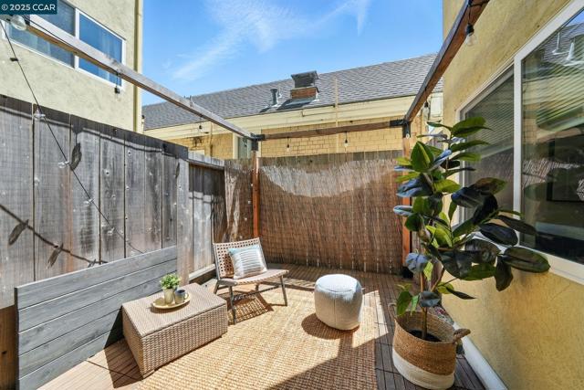 325 Lenox Ave, Oakland CA: https://media.crmls.org/mediaz/8ccfe640-ca27-48ca-9f46-8d4743f99eef.jpg